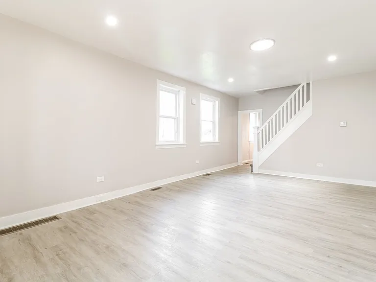 927916_019_living_room_13376036.jpg