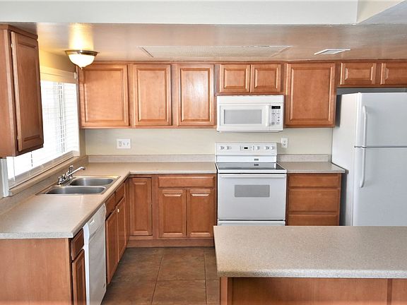 4th image of 2920 W Michelle Dr