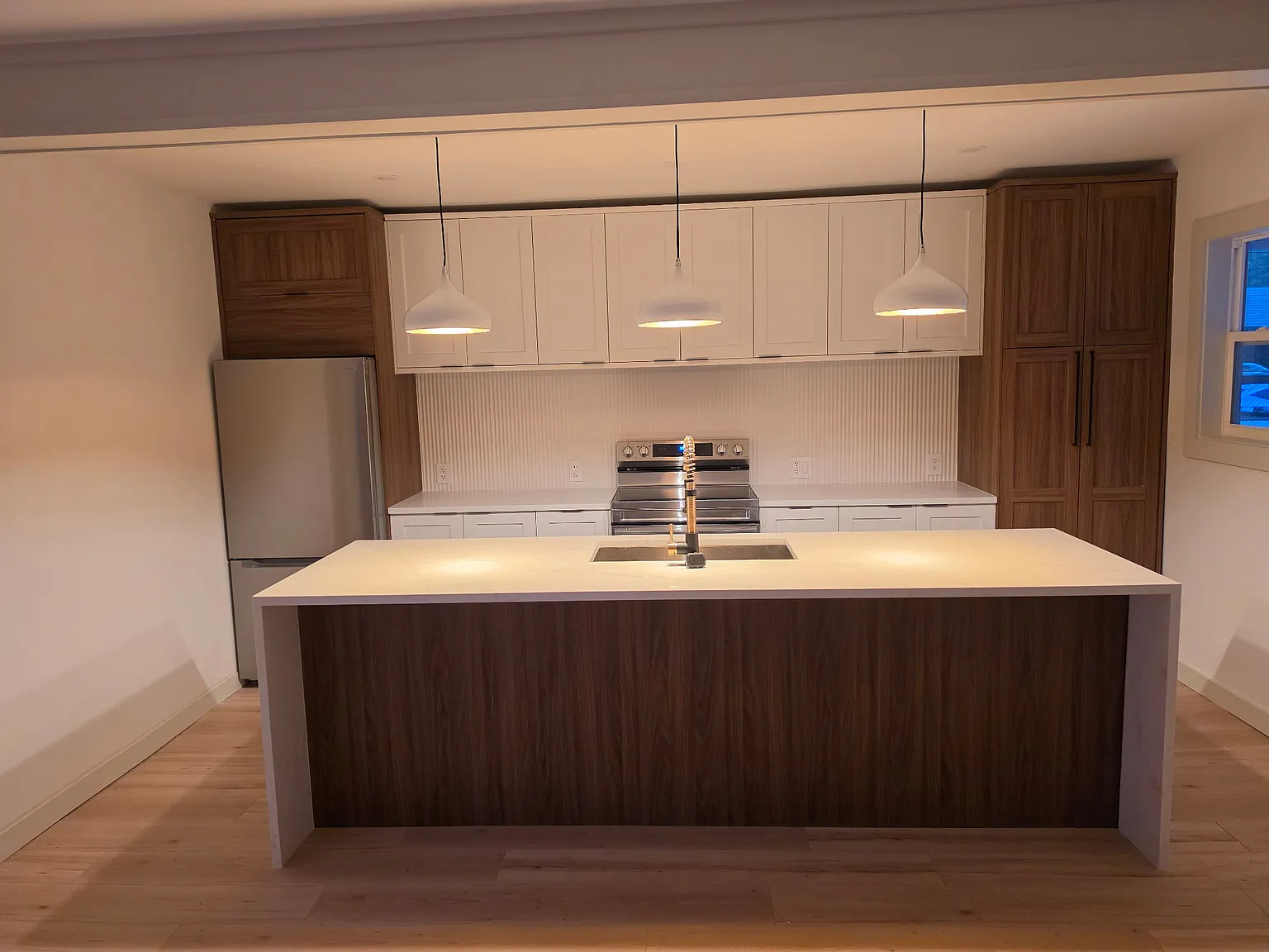 3 bed, 896 sqft, $2,650 — Photo 2