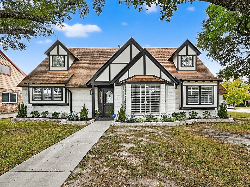 1st image of 15202 La Mancha Dr