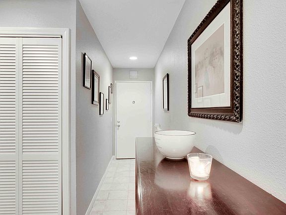 3rd image of 707 Reef Cir