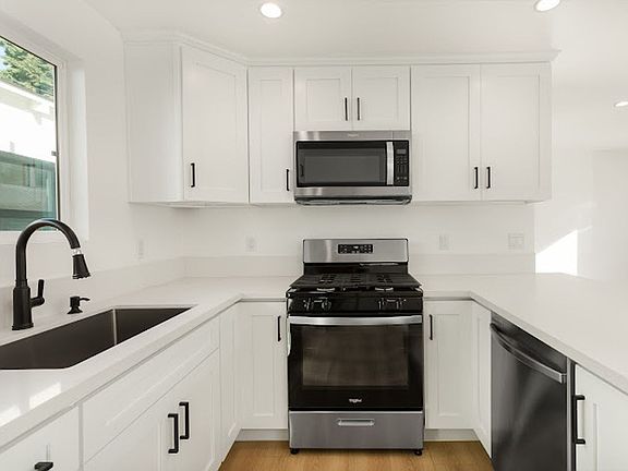 4th image of 2240 S Burnside Ave #34