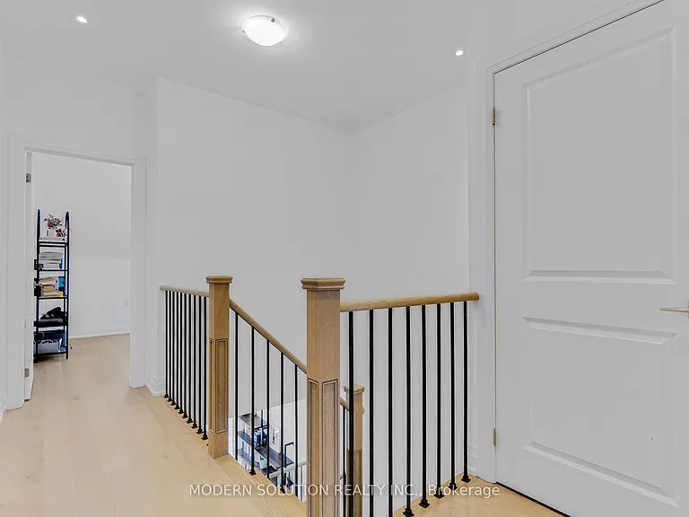 1659 Vellore Cres — Photo 24