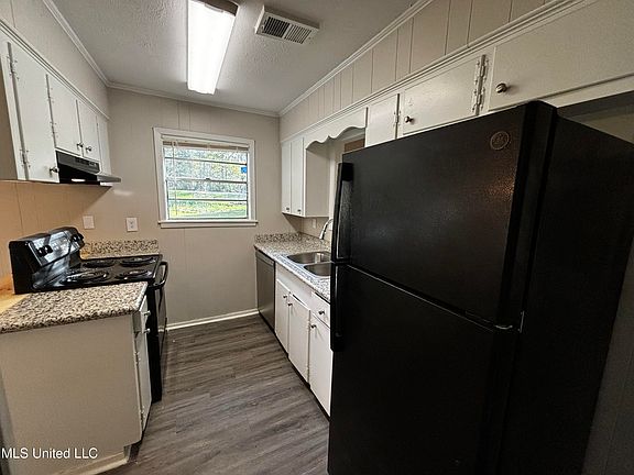 2nd image of 3527 Beaumont Dr