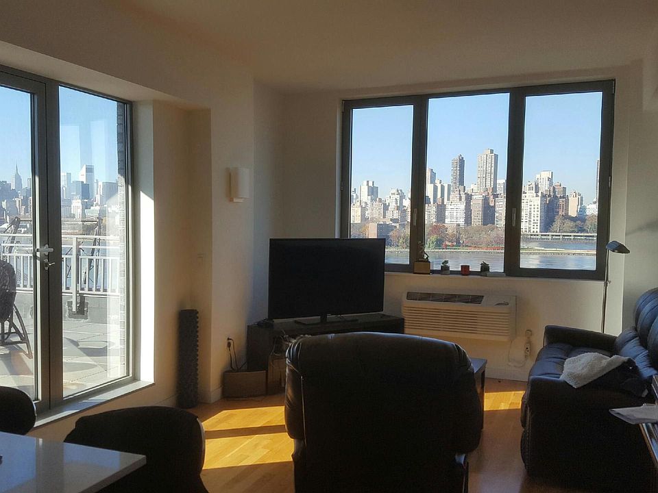 1st image of 3015 Vernon Blvd #7H