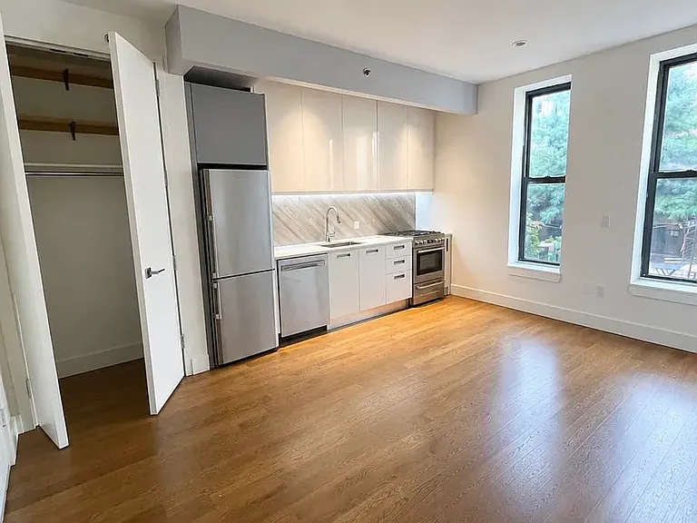 69 Ten Eyck St #1B — Photo 7