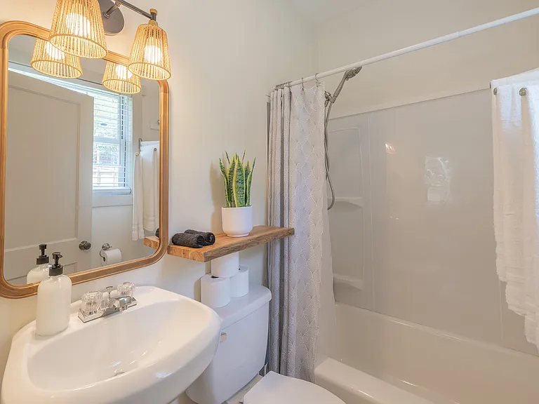 313 W Maple St #1 — Photo 8