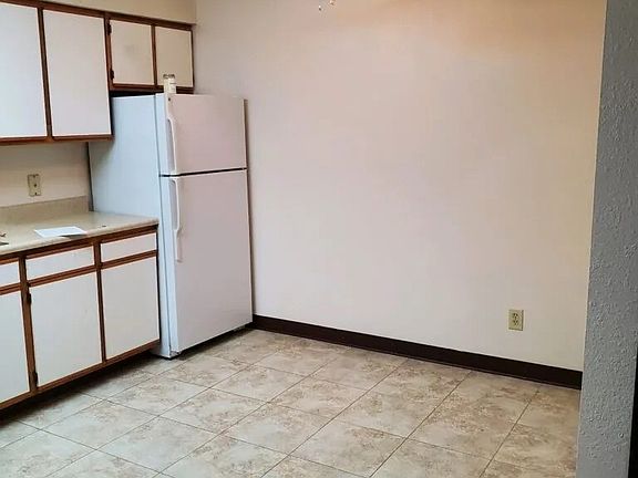 4th image of 963 Westdale Ln #1