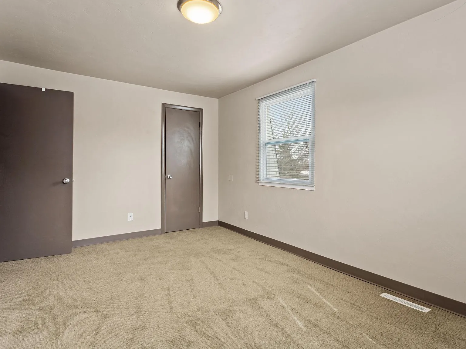 2 bed, 1.5 bath, 900 sqft, $1,700 — Photo 4