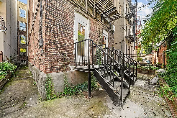 Rented by Vector New York, LLC | media 17