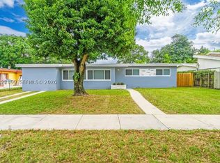 17621 NE 7th Ct N, Miami, FL 33162