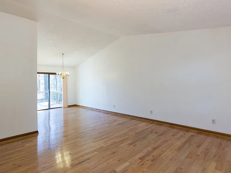 1169 Hillcrest Ct — Photo 9