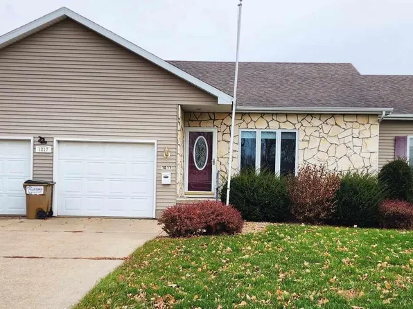 1217 N 5th St, Manchester, IA 52057