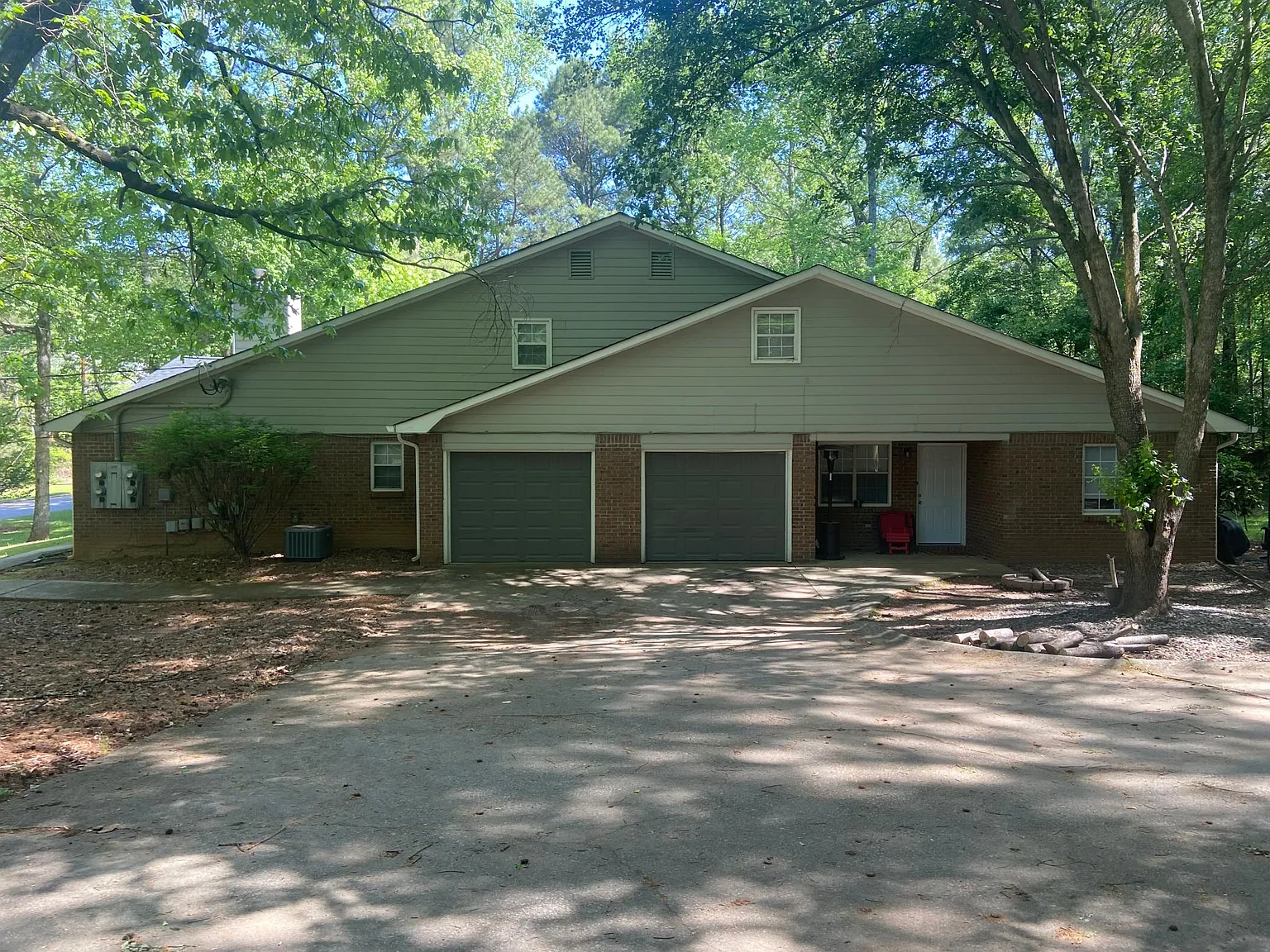 1987 Oakwood Dr — Photo 3
