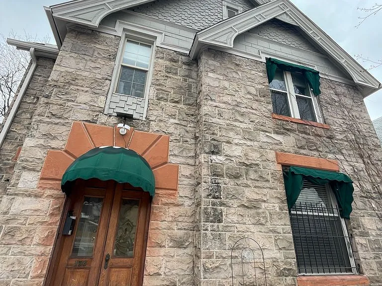 156 S Lincoln St — Photo 1