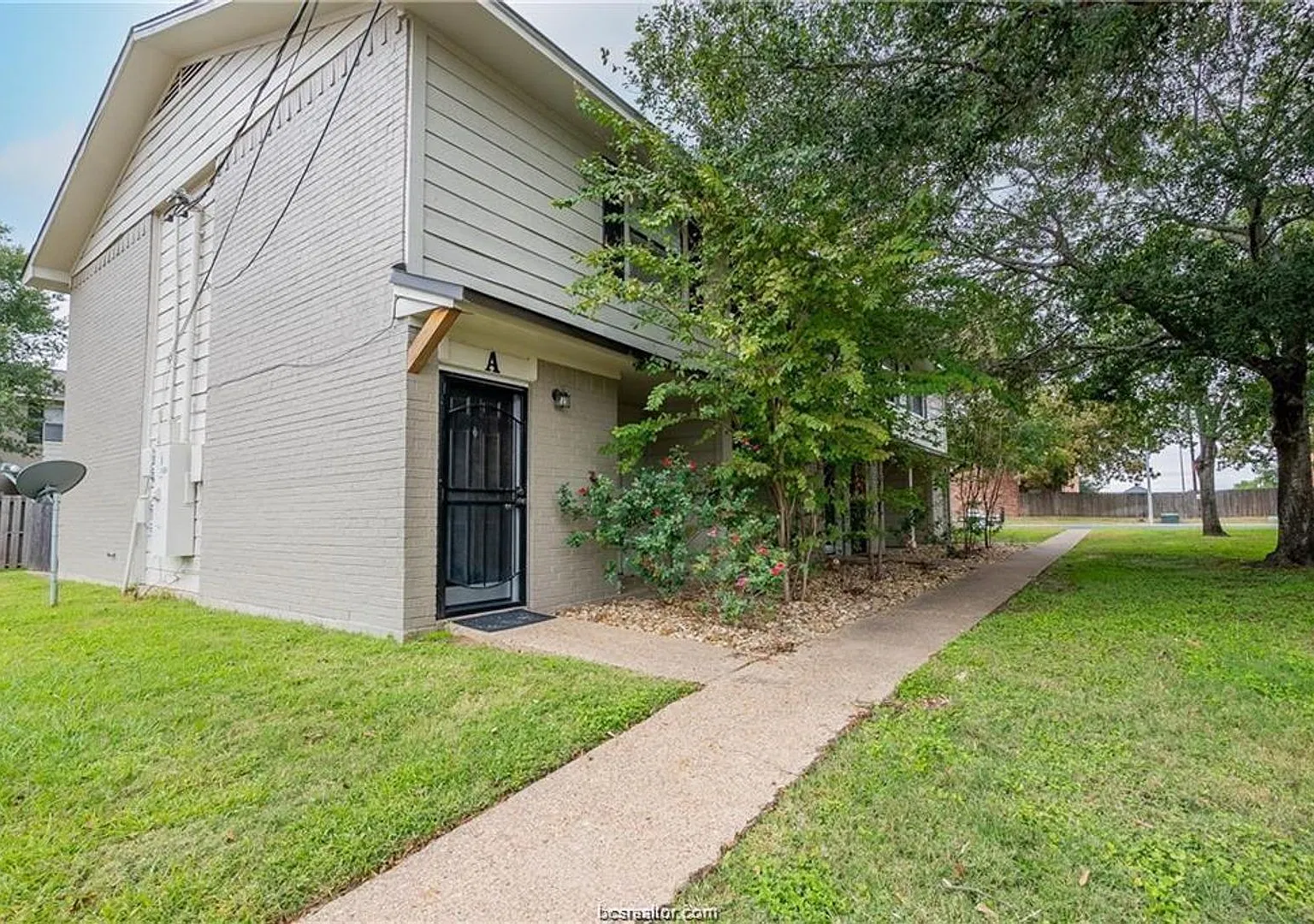 1404 Summit Street #A — Photo 1