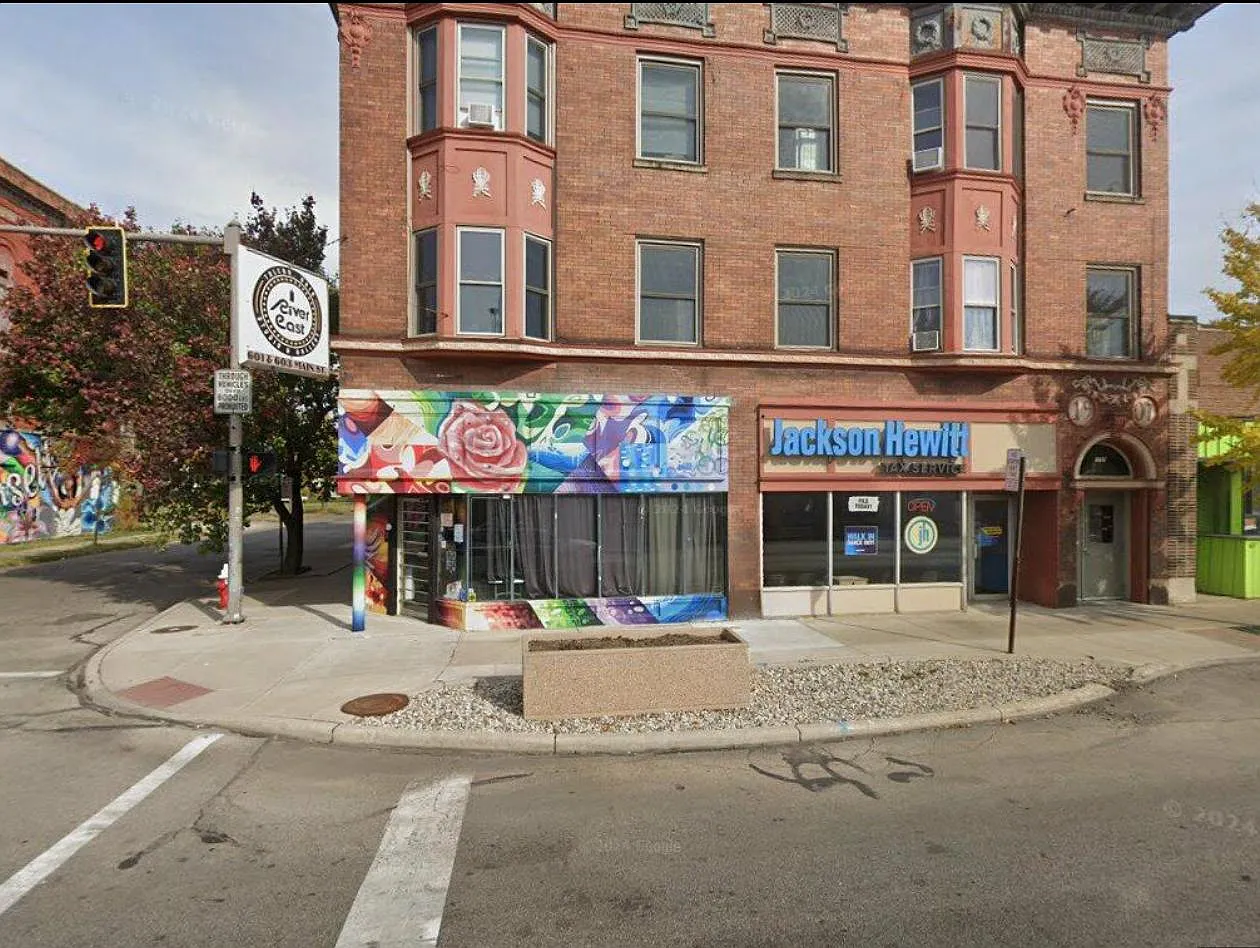 601 Main St - unit 10 — Photo 4