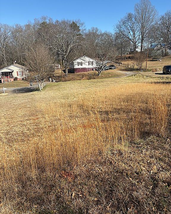 2nd image of 107 Simpson St