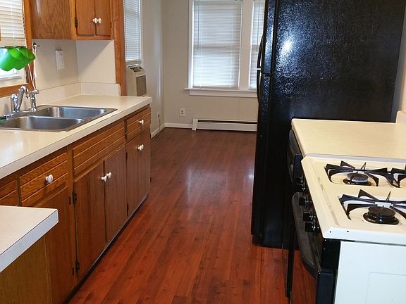 3rd image of 32 Clairmont St