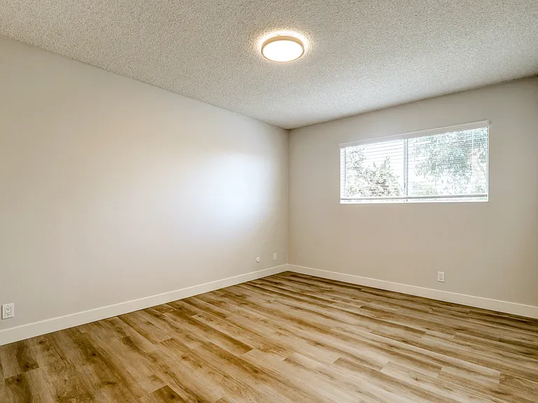 1575 Oak Apartment Homes — Photo 15