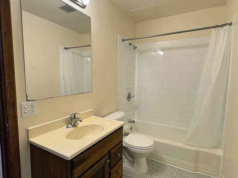 425 University Ave SE — Photo 4