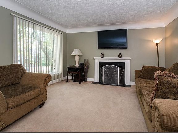 4th image of 10912 Mountview Ave