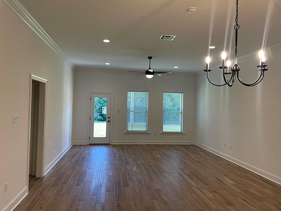 3rd image of 361 Rue Evangeline
