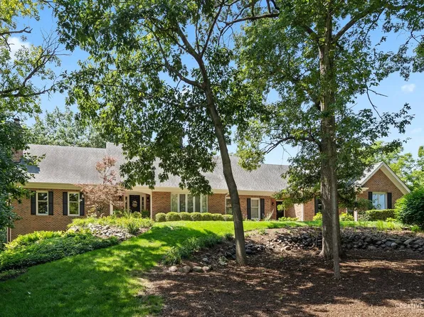 3103 Greenwood Ln, Saint Charles, IL 60175