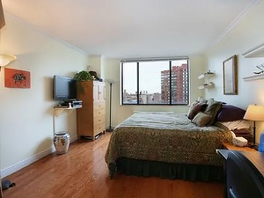 Sold by Corcoran | media 27