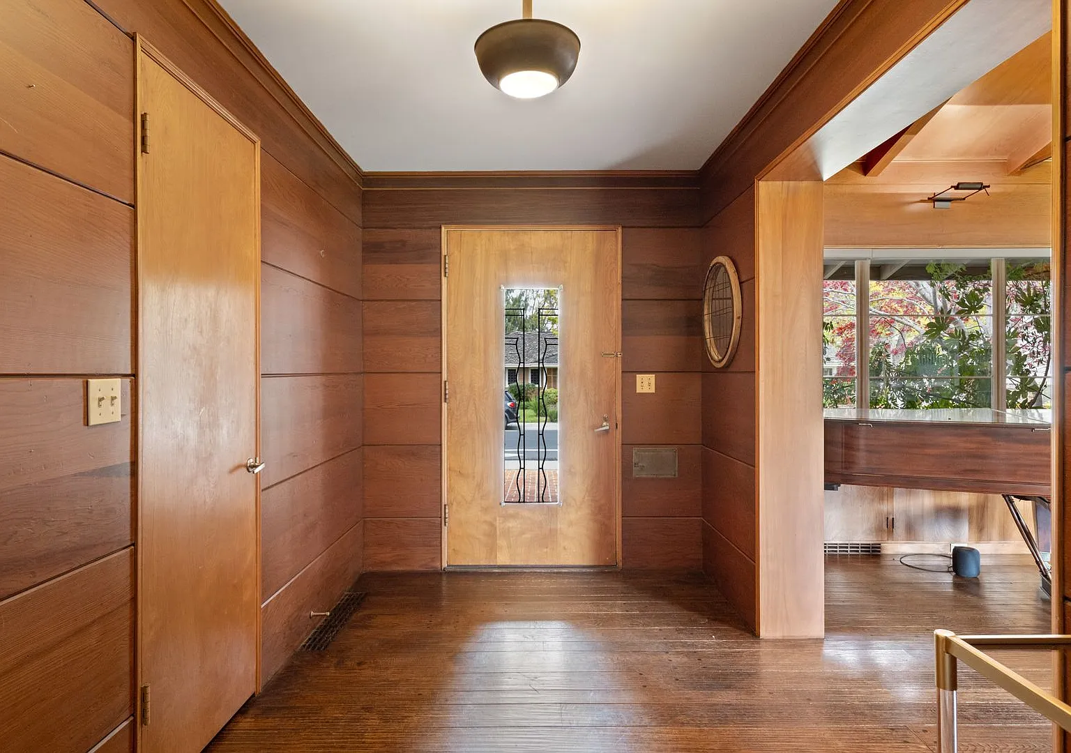 Iconic Birge Clark California Ranch in Palo Alto's Leland Manor — Photo 3