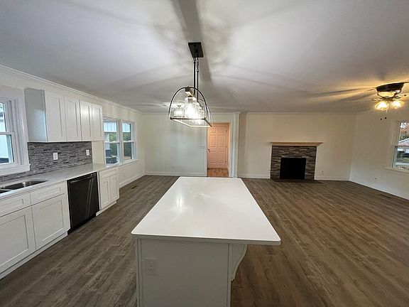 5th image of 158 Greenlawn Ave