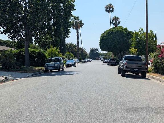 Exterior Neighborhood (street photo)