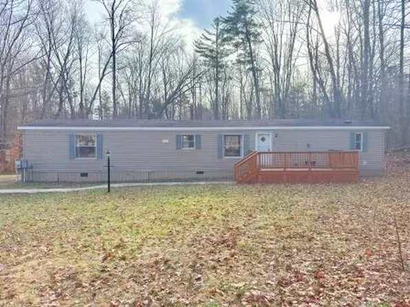 202 Hills Cir, Leroy, MI 49655