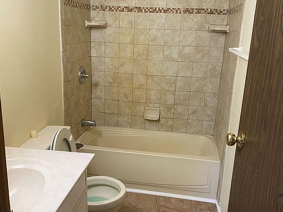 3rd image of 1842 Mission Hills Dr