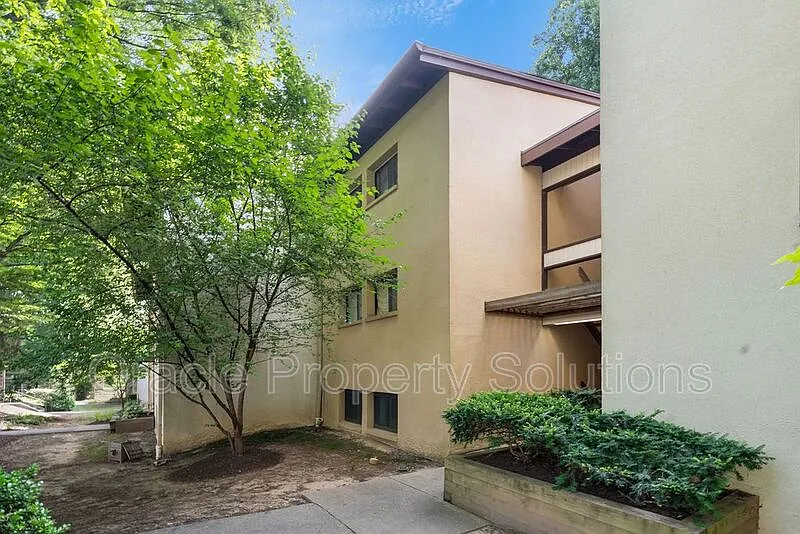 1 bed, 1.0 bath, 938 sqft, $2,000 — Photo 2