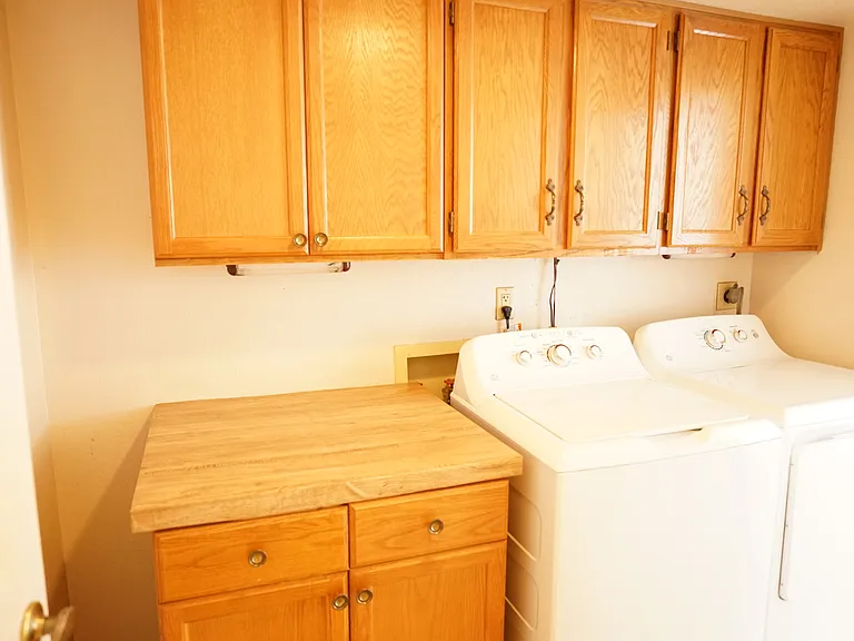 426 E Susan Ln — Photo 38