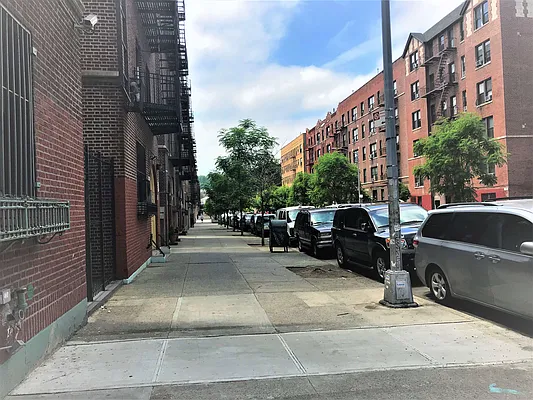 Rented by Bruma Realty LLC | media 44