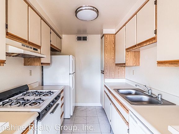 4th image of 10737 La Grange Ave #6061330