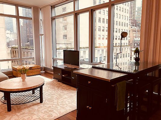 5th image of 18 W 48th St APT 14B