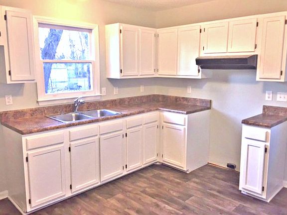 3rd image of 612 Forest Brook Dr