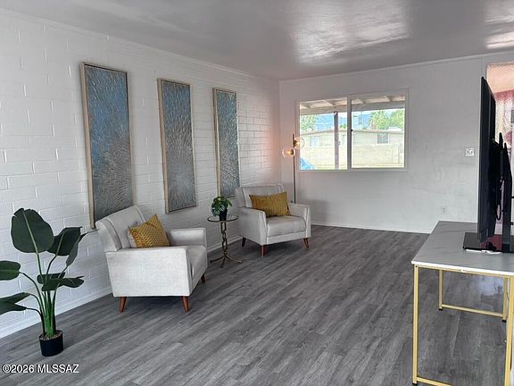 5th image of 4110 E Valentine St