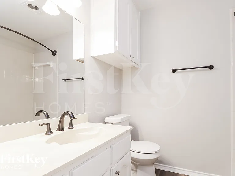 1105 Carrington Ct — Photo 11