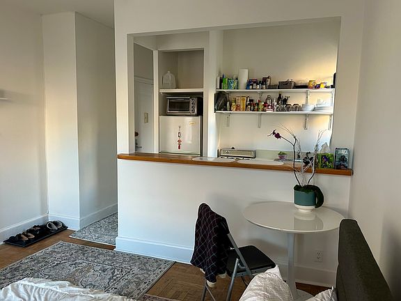5th image of 317 E 18th St APT 4D