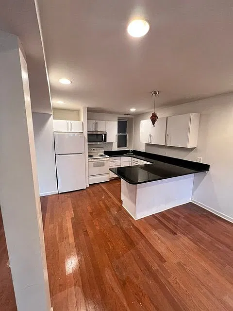 1 bed, 1.0 bath, 600 sqft, $2,100 — Photo 1