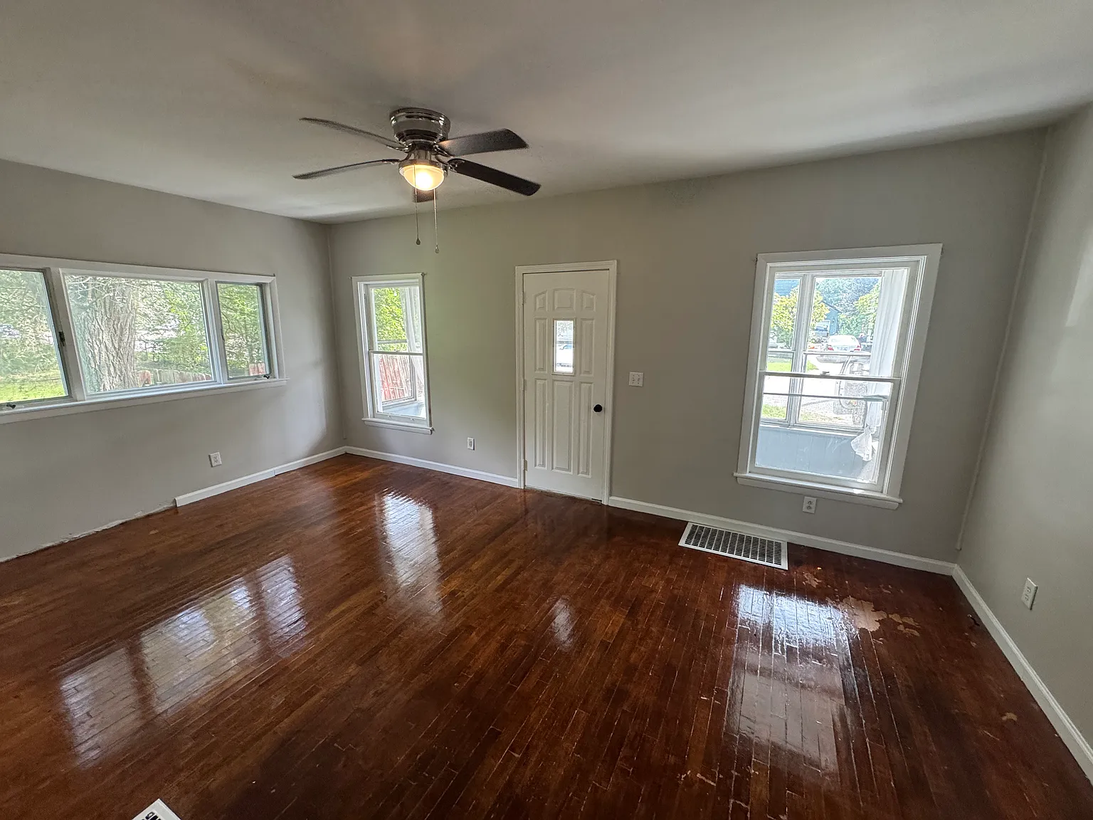 2 bed, 840 sqft, $1,175 — Photo 2