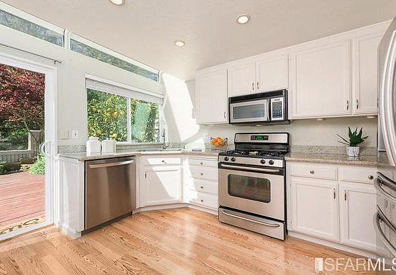5th image of 276 Greenview Dr