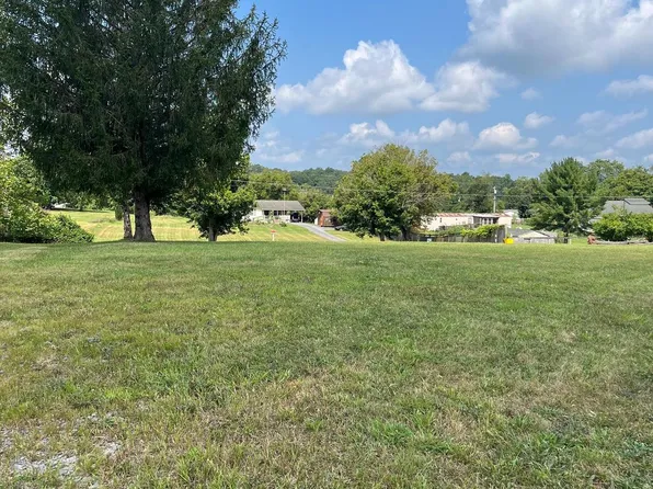 266 Big Spring Dr, Kearneysville, WV 25430