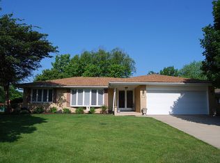 7532 Sheridan Dr, Willowbrook, IL