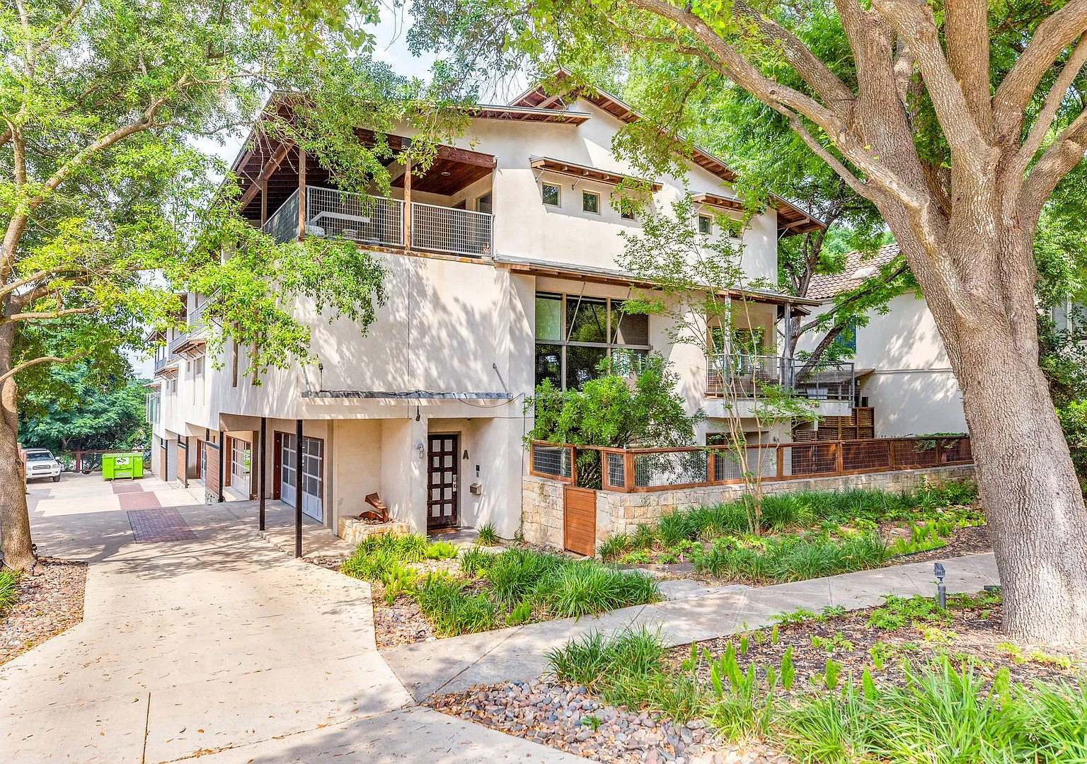Furnished Luxury Alamo Heights 4-Bedroom — Photo 2
