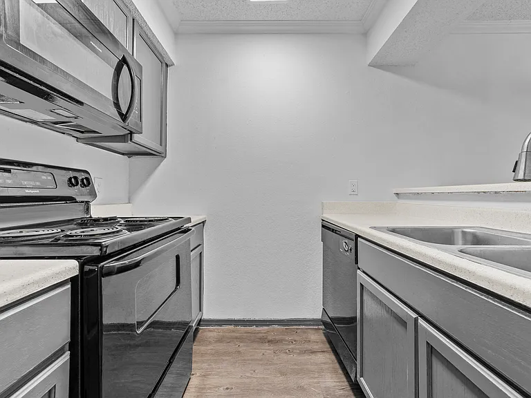 Harper Apartments — Photo 4